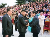 명승자동차정비유 | [포토] 김정은과 악수하는 박상권 사장