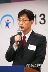 [포토] 2013 천지인상 개회사 전하는 이상면 대표