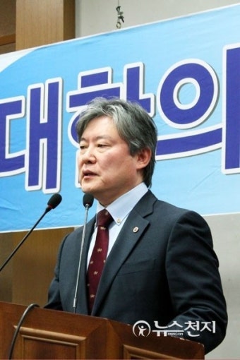 [포토] 기자회견서 발언하는 노환규 의협 회장
