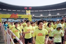 [포토] 2014  뉴레이스 서울, 힘찬 출발하는 마라톤대회 참가자들
