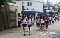 [포토] 의정부여중, 9시 등교 첫 시행… 지각 아니에요