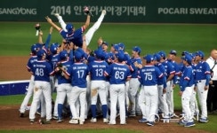 [인천아시안게임] 한국, 대만 이기고 야구 금메달… 최대분수령 '7회말' 무사 1·3루 위기 넘겨