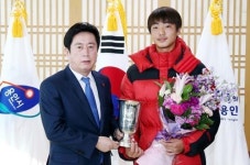 [경기-용인시] 정찬민 시장, 테니스 유망주 박정원 격려