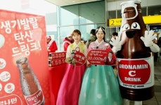 동아오츠카(주) 서울사무소 | 동아오츠카 오로나민C 귀성길 서울역서 3만병 무료제공