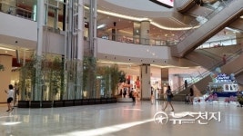 롯데월드몰 재개장 한달, 메르스에 울상… 손님 절반 줄어