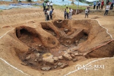 서천 종천 저수지서 백제 건물지·유물 나와