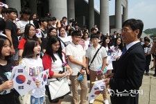 안희정 충남지사 광복 70주년 경축행사 학생들과 함께