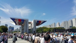 종교대통합 만국회의 1주년, 평화의 문에 봉황새 구름  떴다