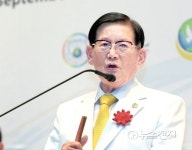 [만국회의 1주년] 이만희 대표 1년 전 약속 지키기 위해 평화의 답 가지고 지구촌 달렸다