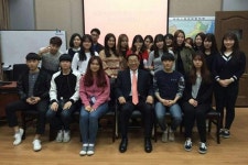 김성이 한국관광대 총장, 中 남경사범대 방문해 유학생들과 간담회