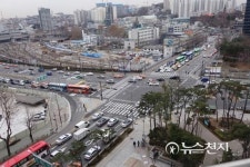 차량 몰리는 염천교 사거리