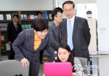 여가부 강은희 장관, 경북대 여대생커리어개발센터 찾아가 격려