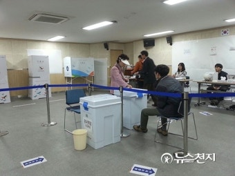 [4.13총선] 사전투표 첫날 오후, 한산한 투표소