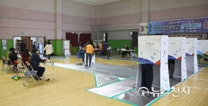 [4.13총선] 천안성정초등학교 투표소, 주민들의 발길 이어져