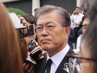 문재인 전 대표, DJ 7주기 추도식 참석