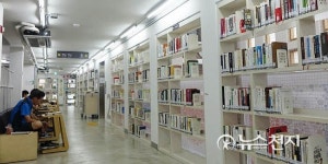 [쉼표] 주택은 열람실로, 골목은 서가로… 마을이 된 도서관이야기