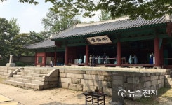 [종교 성지를 가다-수도권③] 한발 늦은 가을… 아직 푸르른 성균관을 거닐다