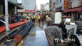 태풍에 울산 태화시장 아수라장… 복구작업 한창