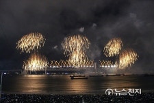 [부산] 불꽃축제 봄·여름·가을·겨울…사랑 이야기