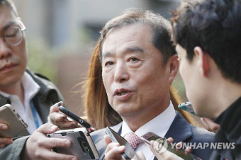 나경원, 국무총리 후보자 지명 철회 촉구 농성 지속에 논쟁 지속