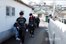 강릉영동대, 이웃에 직접 전달한 따뜻한 연탄 2천장