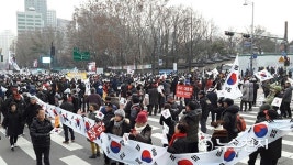 [9차 촛불집회] 행진하는 박사모