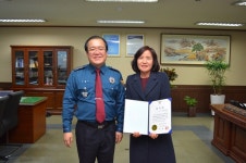 인천연수서, 차량털이절도범 검거 유공자에 감사장