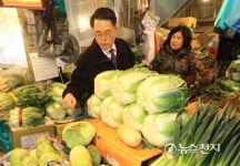 김재수 농식품부 장관, 설맞이 전통시장 수급·물가 점검