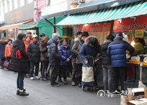 [천안] 즉석 두부 사려고 기다리는 시민