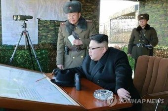 北 김정은, 탱크 부대 훈련 지휘… 