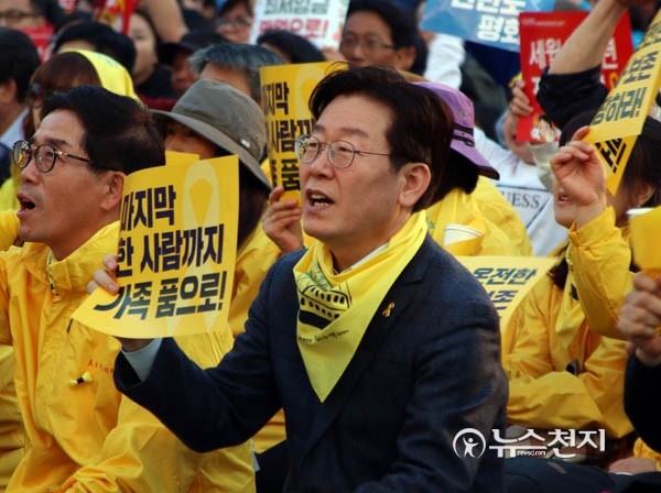 이재명, 윤석열 탄핵안 통과 후 여의도 촛불집회 참석 및 메시지 전달
