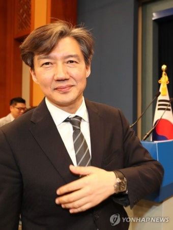 文, 조국 민정수석 발탁… 검찰 개혁 신호탄