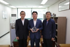 [안산] 김동규 의회운영위원장, 양주최씨 향토유적보존 공헌 감사패 수상