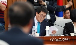 청문회서 질의하는 김광수 의원