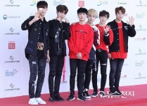 [포토] 로미오 강렬한 레드와 블랙