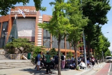 우린 내고 싶어도 못 내는데… 목사님, 세금 냅시다 여의도순복음교회 찾은 장애인들
