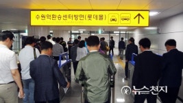 수원역 환승센터 둘러보는 염태영 시장