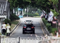 24시간 전면 개방 하루 앞둔 청와대 앞길