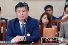 질의 경청하는 조대엽 후보자