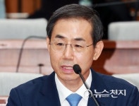 답하는 조재연 후보자