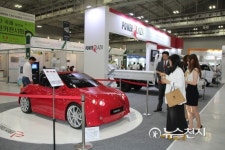 광주 그린카전시회서 주목받은 전기 스포츠카 예쁘자나 R2