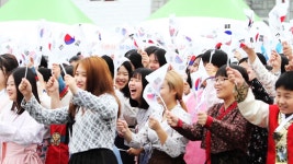 창원시 도시재생지원센터, 제72주년 광복절 기념 태극기 플래시몹