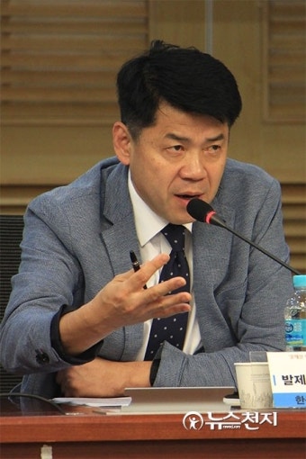 발언하는 김준형 한동대 교수