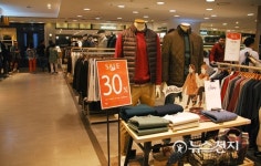 [르포] 한국판 블프 코리아세일페스타… 백화점 입구부터 할인율까지 행사 맞아?