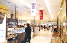 [르포] 한국판 블프 코리아세일페스타… 백화점 입구부터 할인율까지 행사 맞아?