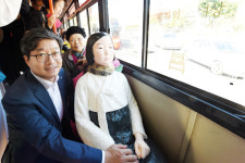 92번 수원 시내버스 탄 평화의 소녀상