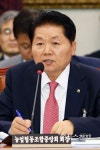[2017국감] 질의 답하는 김병원 농업협동조합중앙회장