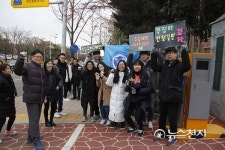 [2018 수능 안양] 고사장 담벼락앞에서 기도문 외우는 어머니