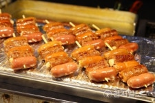 [쉼표] 입이 즐거운 명동 거리 뷔페로 이색 맛 탐험을 떠나보자
