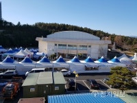 [르포-포항지진 한달] 이재민, 한달 째 체육관 생활 … 불안감 여전, 집에 가고 싶을 뿐